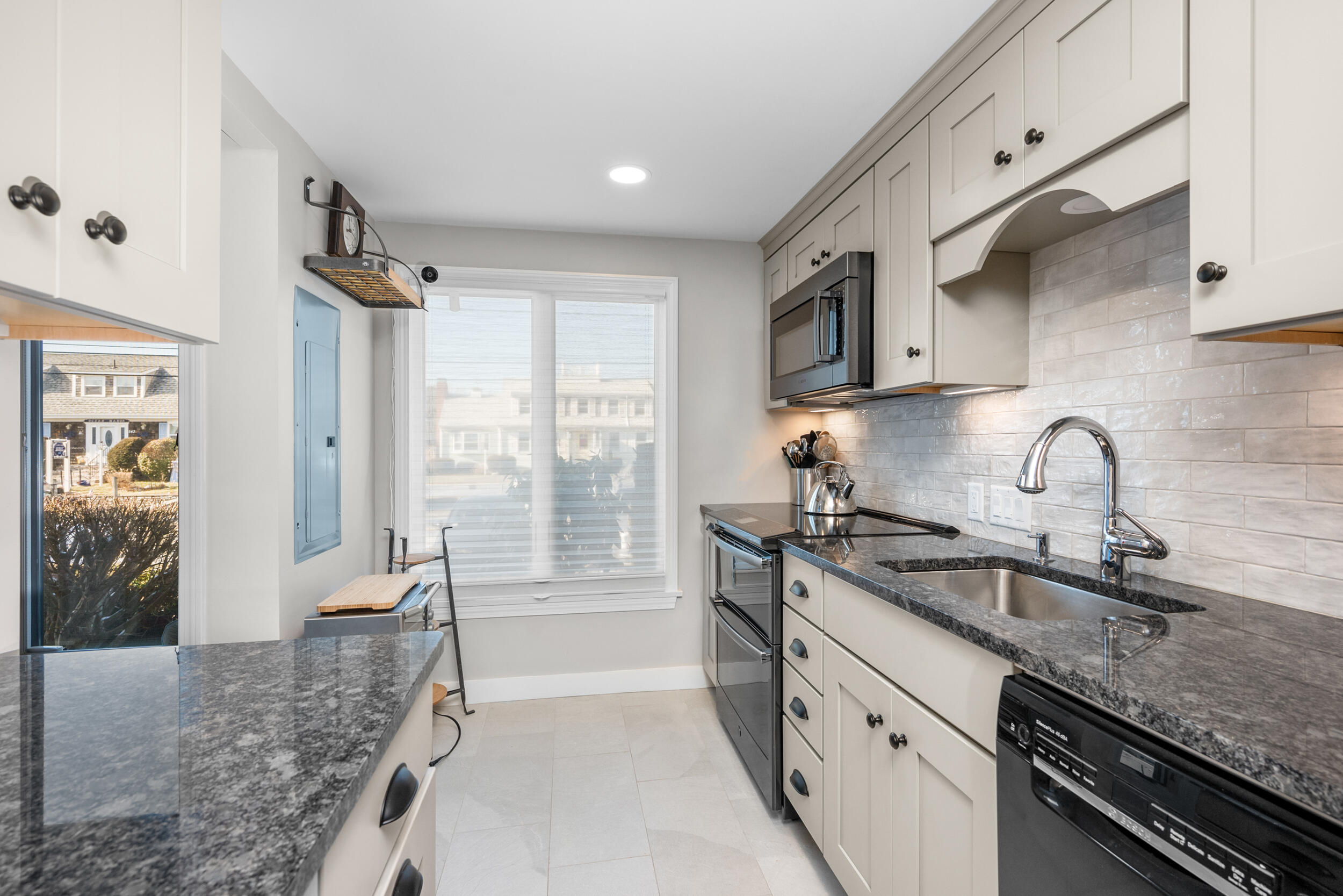500 Ocean Street, Unit 8 Hyannis, MA 02601 - Photo 8 of 23 kichen2