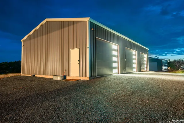 $2,850,000 | 120 Lost Valley Lane East, Kerrville, TX 78028