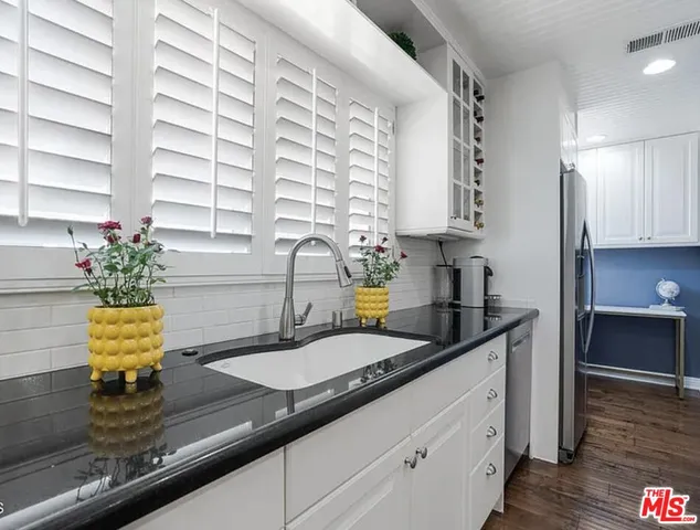 $6,750 | 17213 Palisades Circle, Pacific Palisades, CA 90272