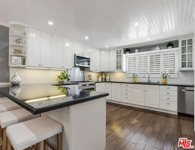 $6,750 | 17213 Palisades Circle, Pacific Palisades, CA 90272