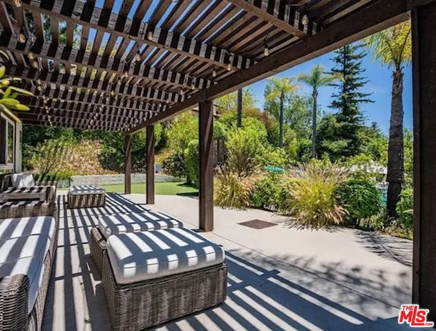 $6,750 | 17213 Palisades Circle, Pacific Palisades, CA 90272