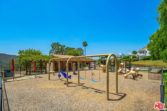 $6,750 | 17213 Palisades Circle, Pacific Palisades, CA 90272