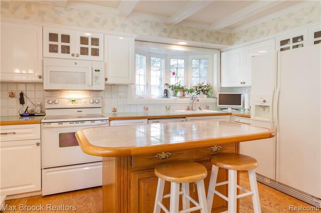 35611 Fredericksburg Road Farmington Hills, MI 48331 - Photo 13 of 36