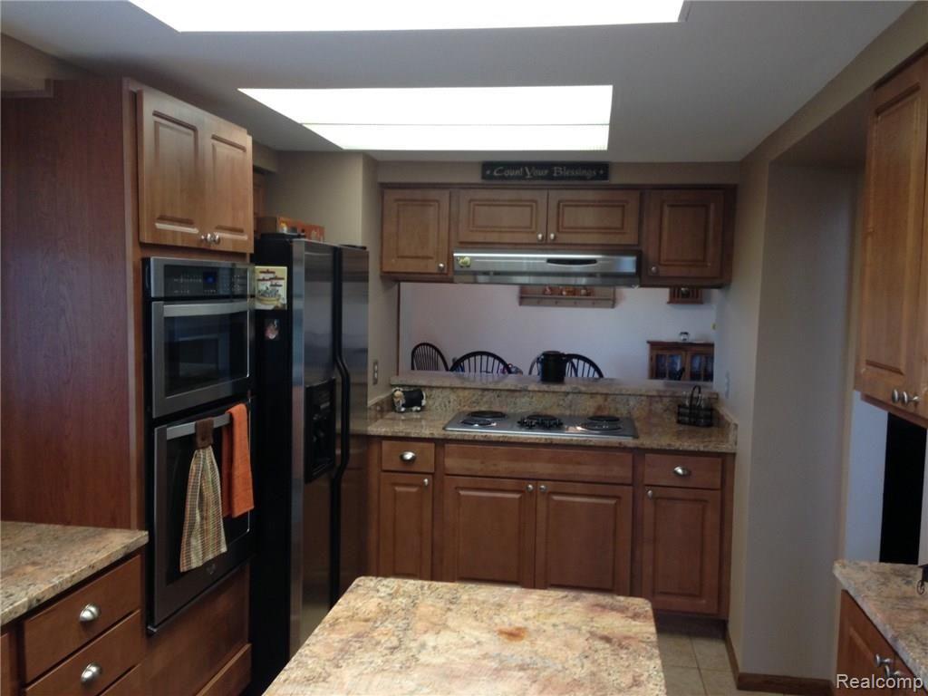 998 Golfview Court, Unit 1L Rochester, MI 48307 - Photo 13 of 23 DL Kitchen 3.JPG
