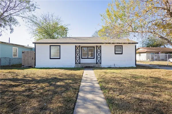 $1,450 | 4505 Up River Road, Corpus Christi, TX 78408