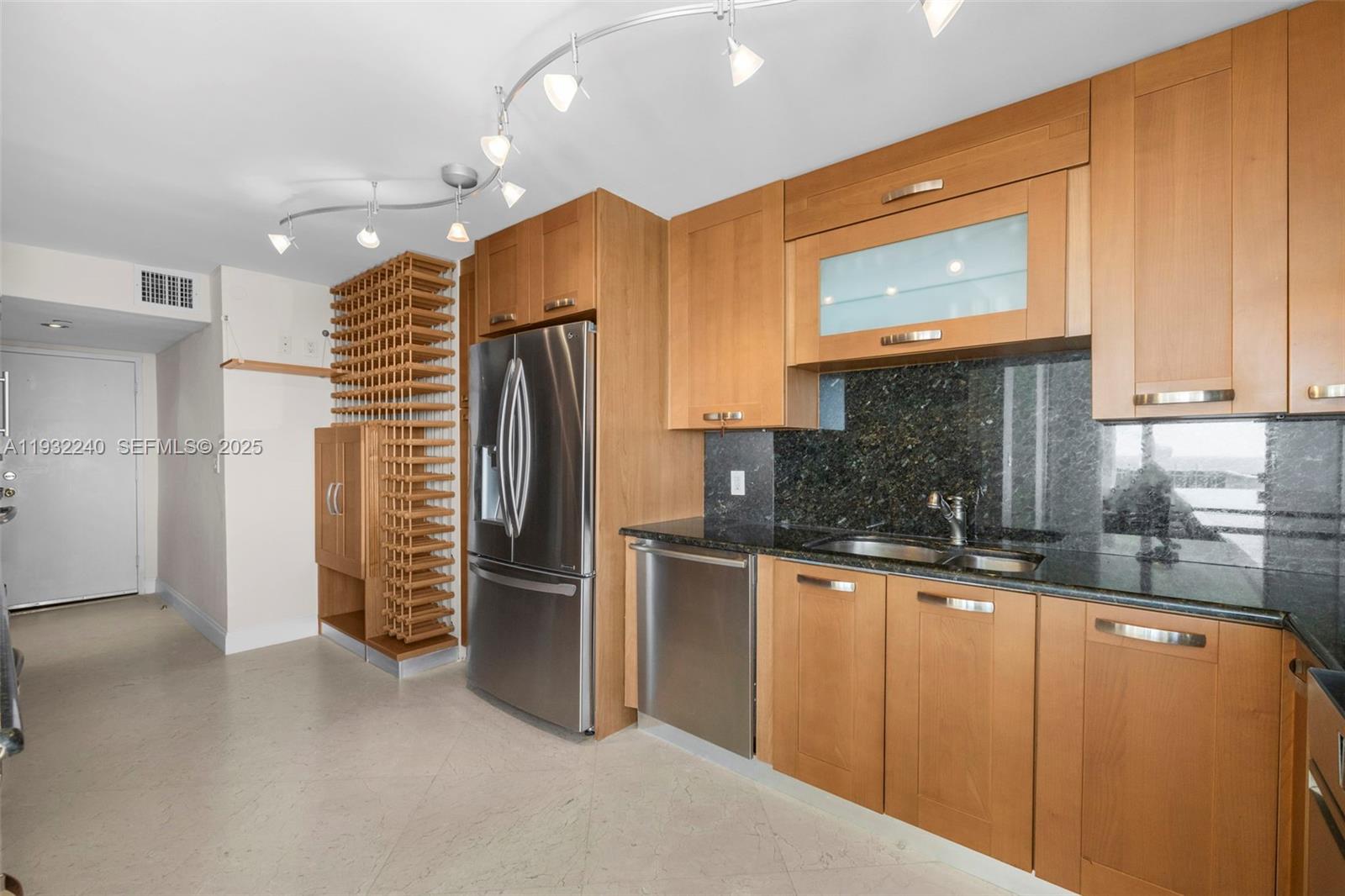 881 Ocean Drive, Unit 20A Key Biscayne, FL 33149 - Photo 14 of 32