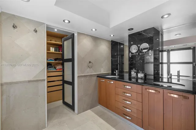 $3,600,000 | 881 Ocean Drive, Unit 20A, Key Biscayne, FL 33149