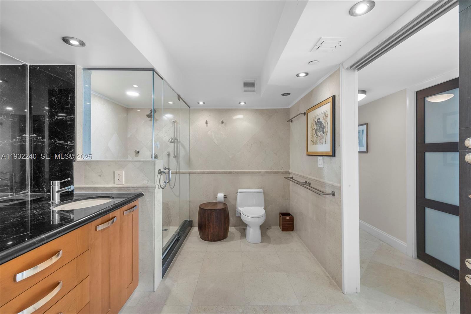 881 Ocean Drive, Unit 20A Key Biscayne, FL 33149 - Photo 17 of 32 Master Bathroom