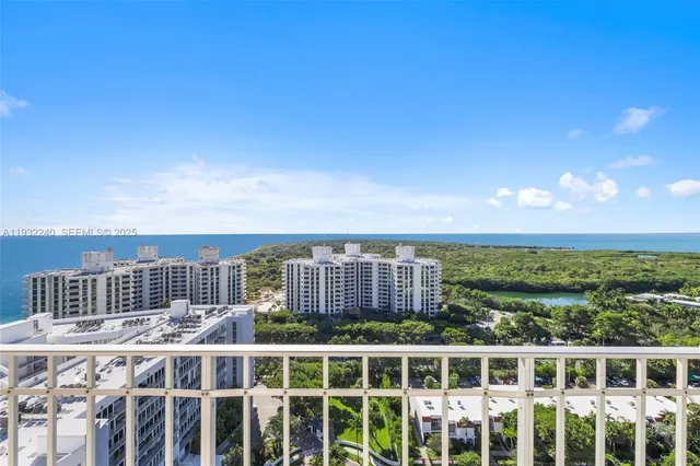 $3,600,000 | 881 Ocean Drive, Unit 20A, Key Biscayne, FL 33149