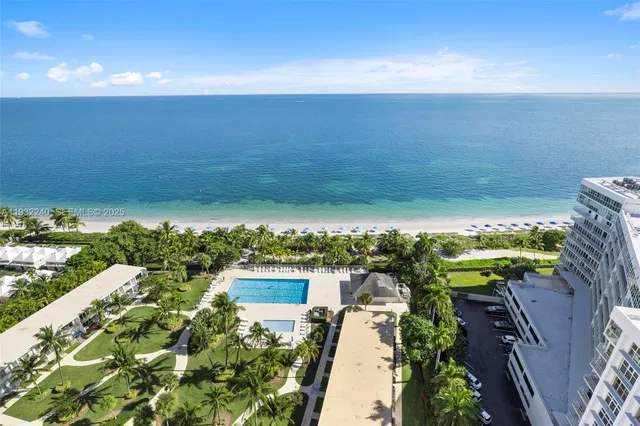 $3,600,000 | 881 Ocean Drive, Unit 20A, Key Biscayne, FL 33149