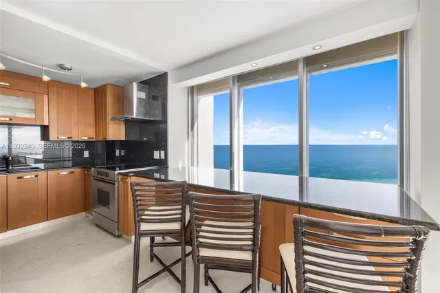 $3,600,000 | 881 Ocean Drive, Unit 20A, Key Biscayne, FL 33149