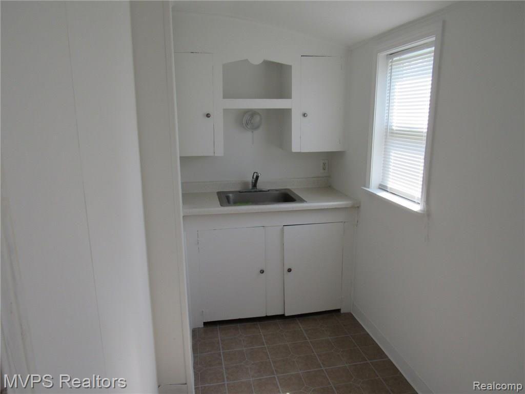 21263 Waltham Road Warren, MI 48089 - Photo 18 of 20 IMG_1954.JPG