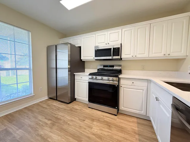 $1,900 | 7612 Chablis Circle, Navarre, FL 32566