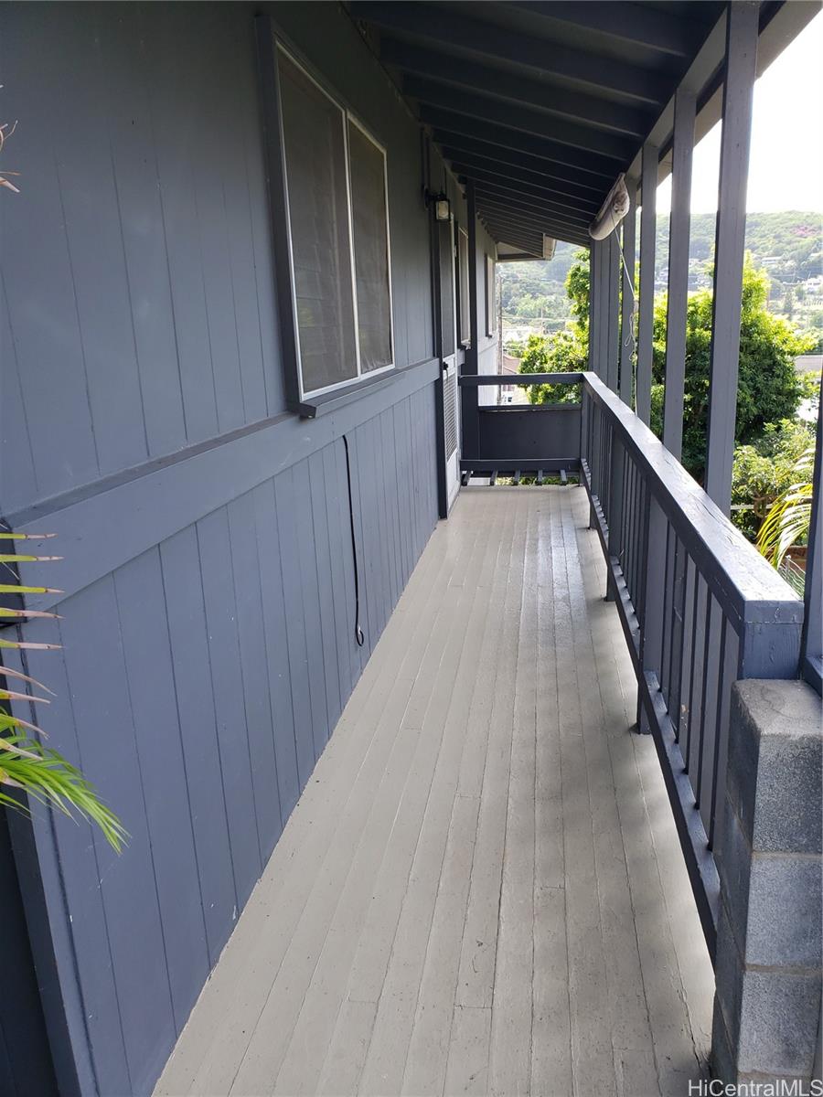 2313 Star Road, Unit A Honolulu, HI 96813 - Photo 18 of 21 a view of balcony with couch