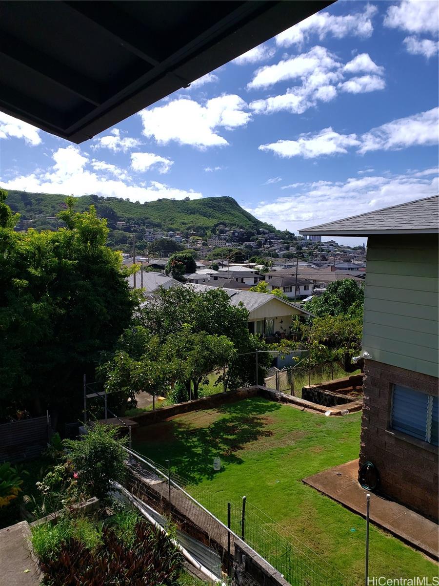 2313 Star Road, Unit A Honolulu, HI 96813 - Photo 19 of 21 a view of a house with a yard