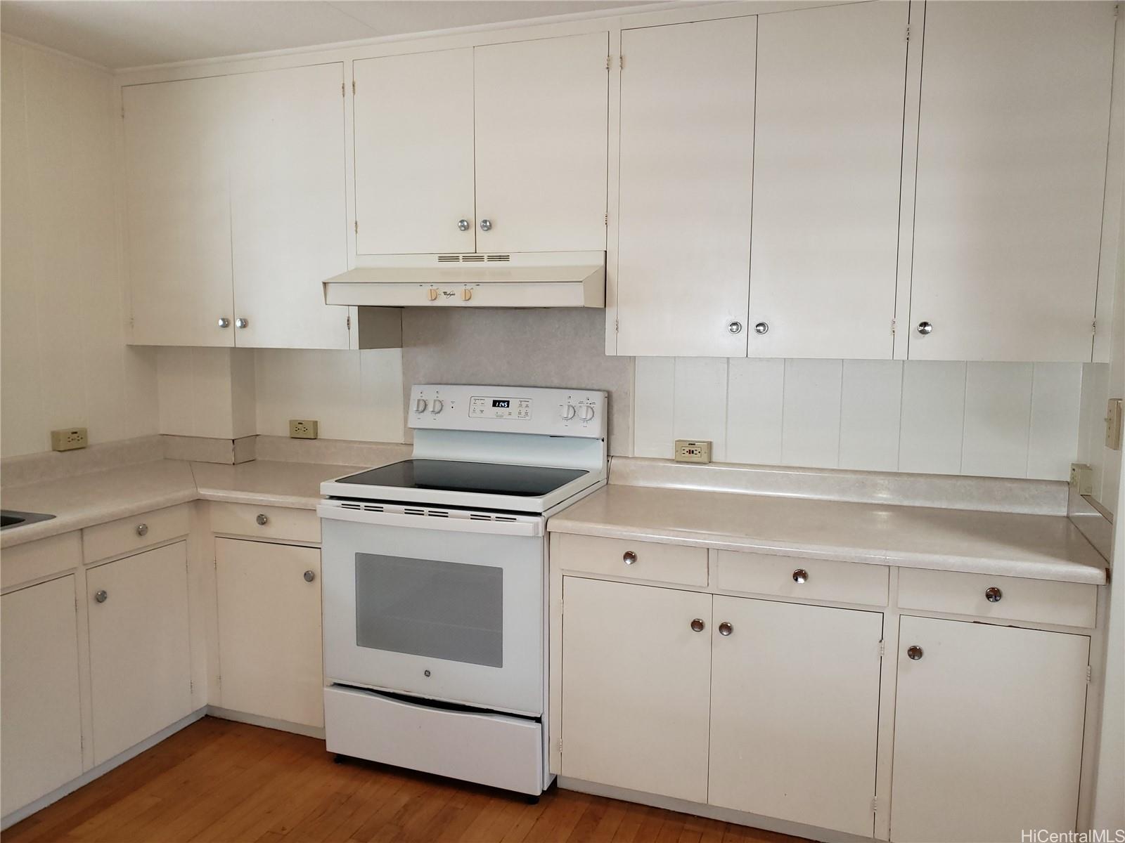 2313 Star Road, Unit A Honolulu, HI 96813 - Photo 2 of 21 a kitchen with cabinets and appliances