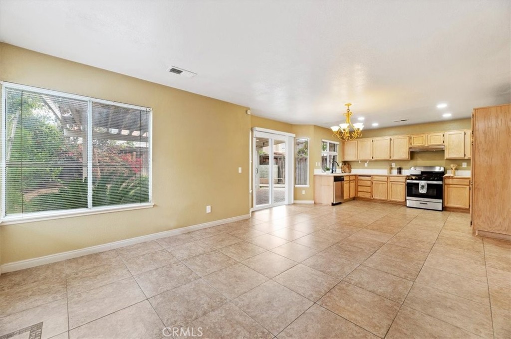 462 Coudures Way Perris, CA 92571 - Photo 7 of 38
