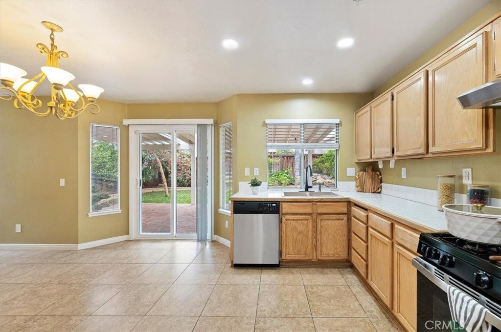 462 Coudures Way Perris, CA 92571 - Photo 8 of 38