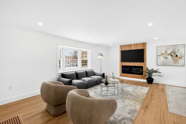 $1,388,888 | 445 Salem Street, North Andover, MA 01845
