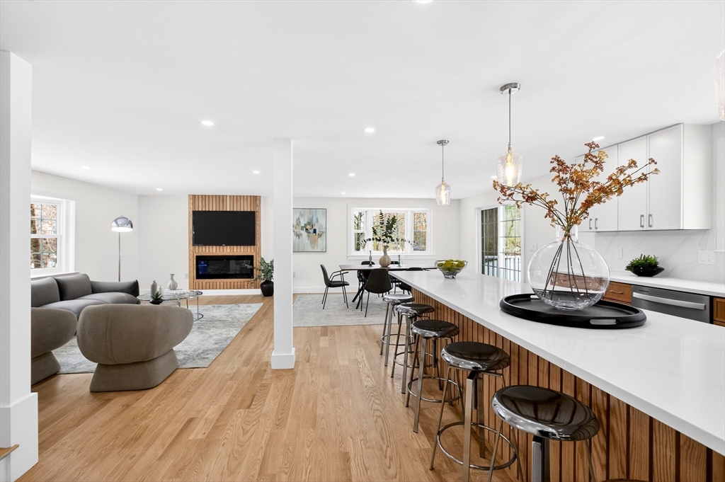 445 Salem Street North Andover, MA 01845 - Photo 3 of 42