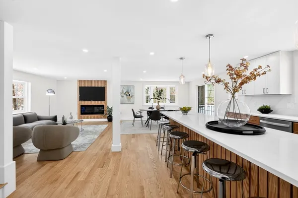 $1,388,888 | 445 Salem Street, North Andover, MA 01845