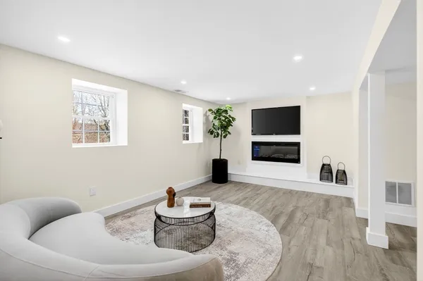 $1,388,888 | 445 Salem Street, North Andover, MA 01845