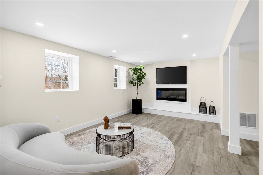 445 Salem Street North Andover, MA 01845 - Photo 38 of 42