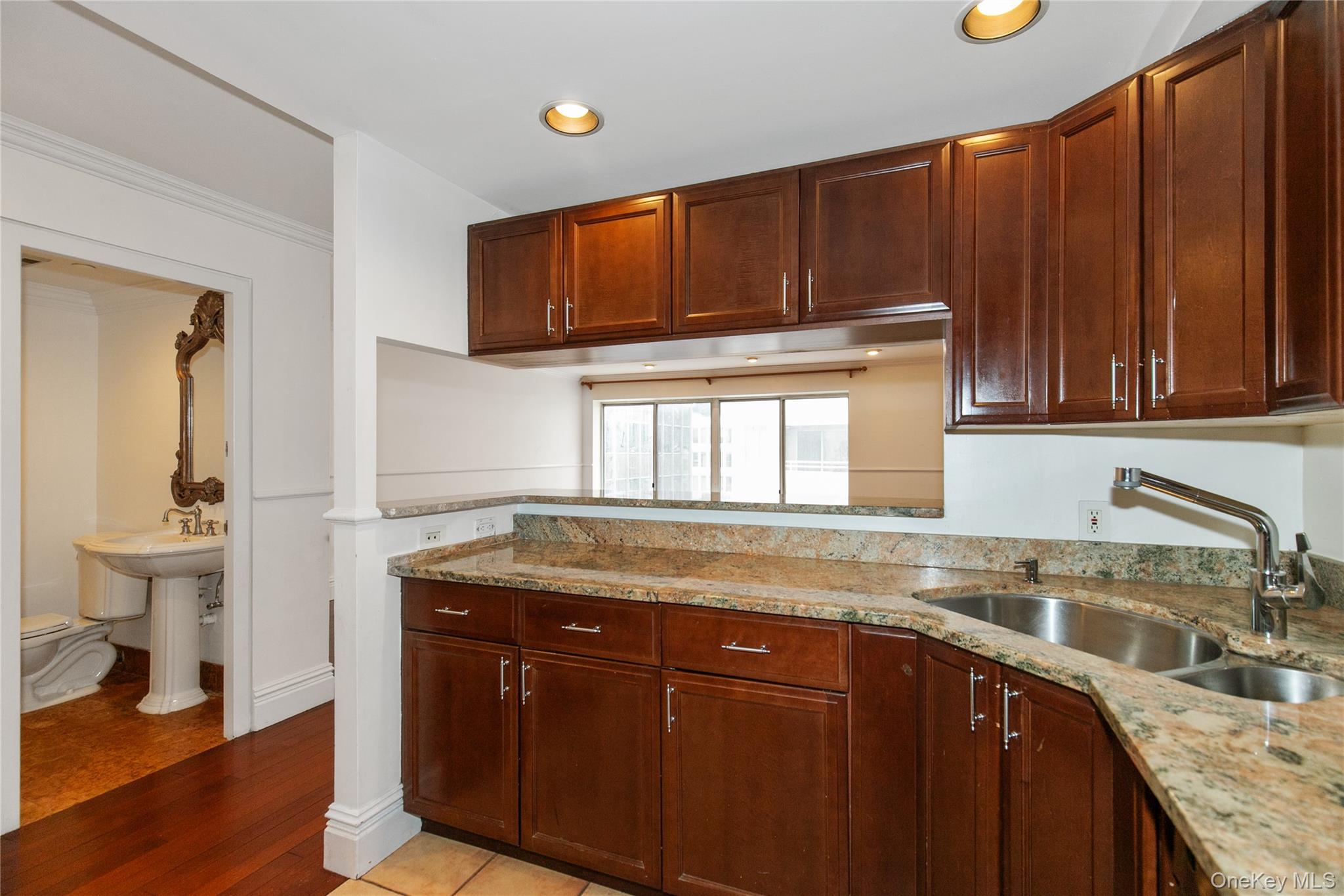 100 Cutter Mill Road, Unit 4V Great Neck, NY 11021 - Photo 17 of 28 Gallery Image 17