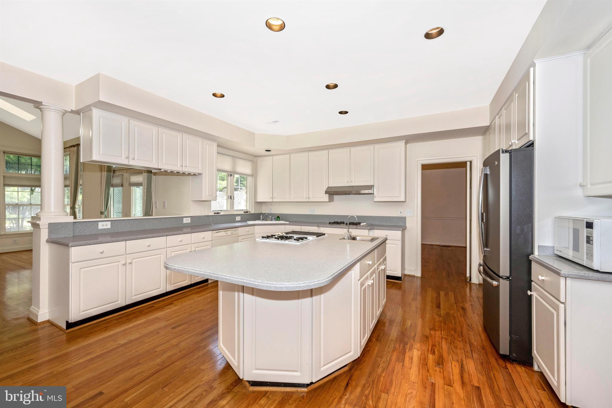 12210 Falls Road Potomac, MD 20854 - Photo 12 of 63 Gallery Image 12