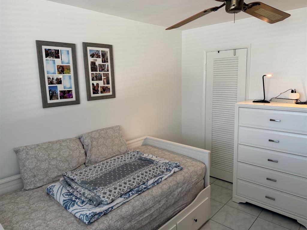 4502 North Federal Highway, Unit 235D Lighthouse Point, FL 33064 - Photo 19 of 40 a living room with furniture