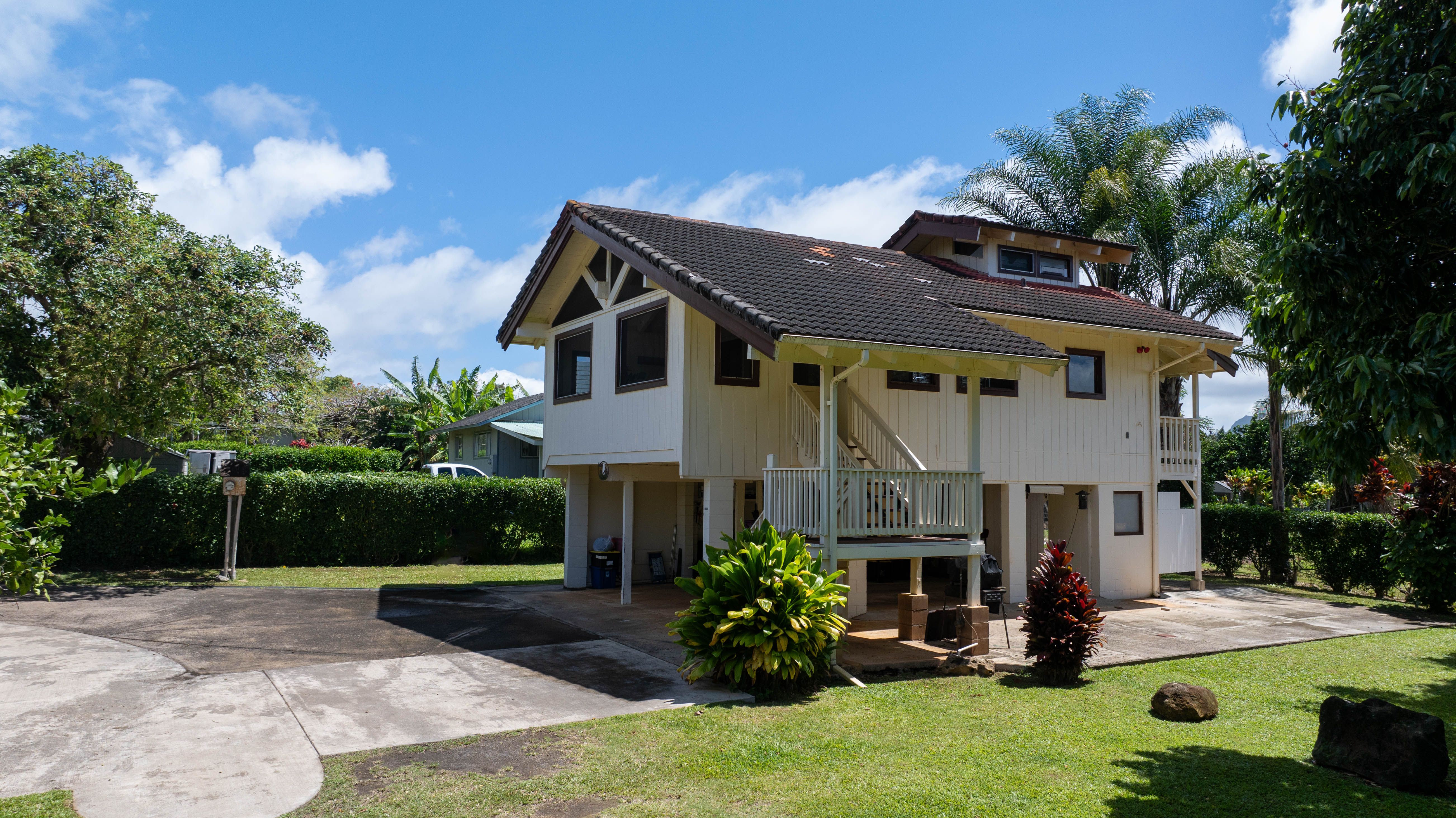 4085 B Noho Road Koloa, HI 96756 - Photo 2 of 30 a front view of house with yard and green space