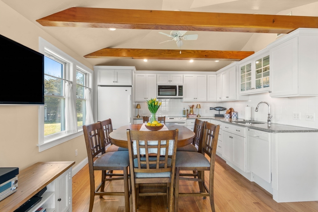 280 Harbor Point Road, Unit 280 Barnstable, MA 02675 - Photo 9 of 20