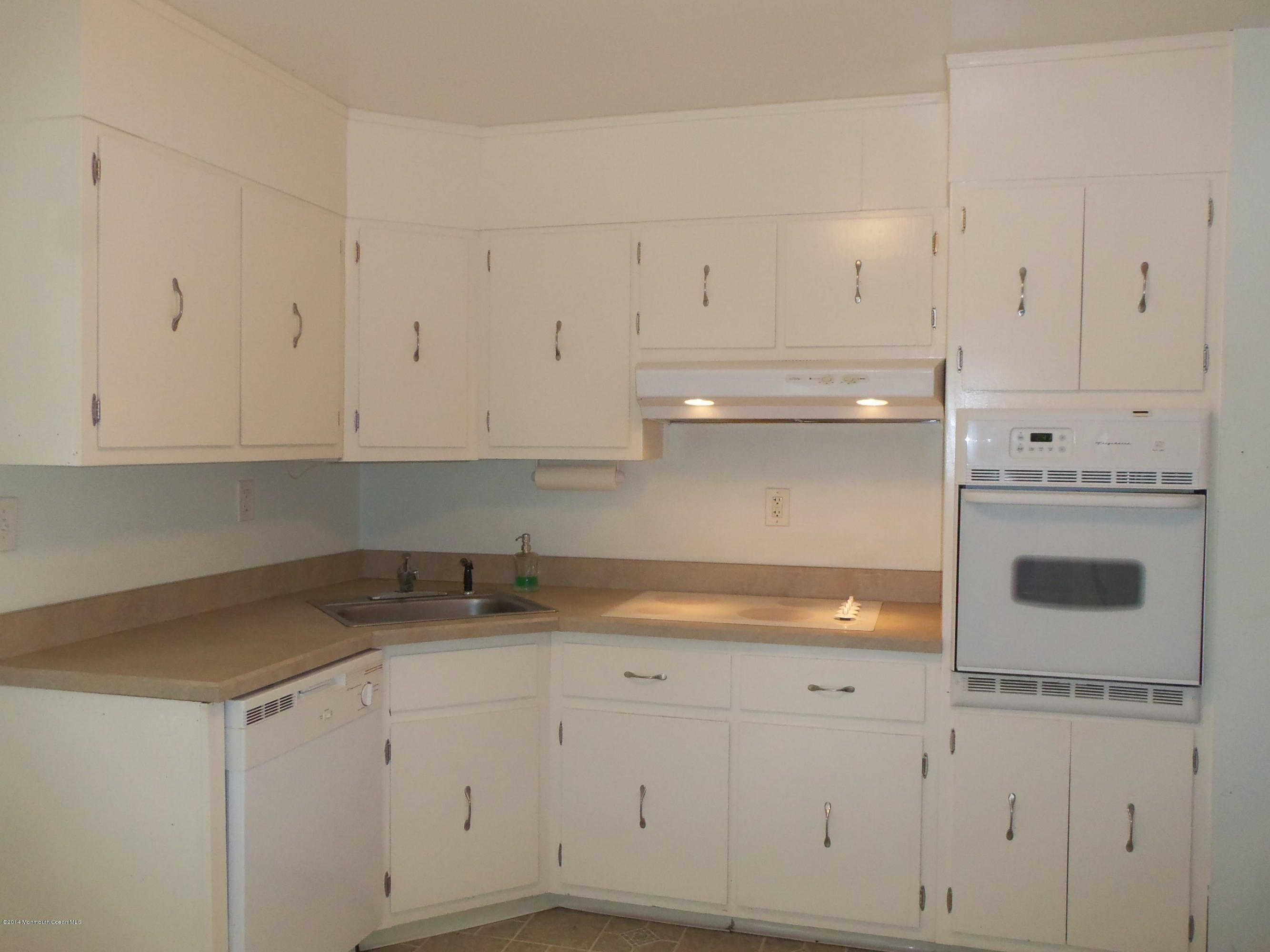 256 Windeler Road Howell, NJ 07731 - Photo 12 of 28 100_4397