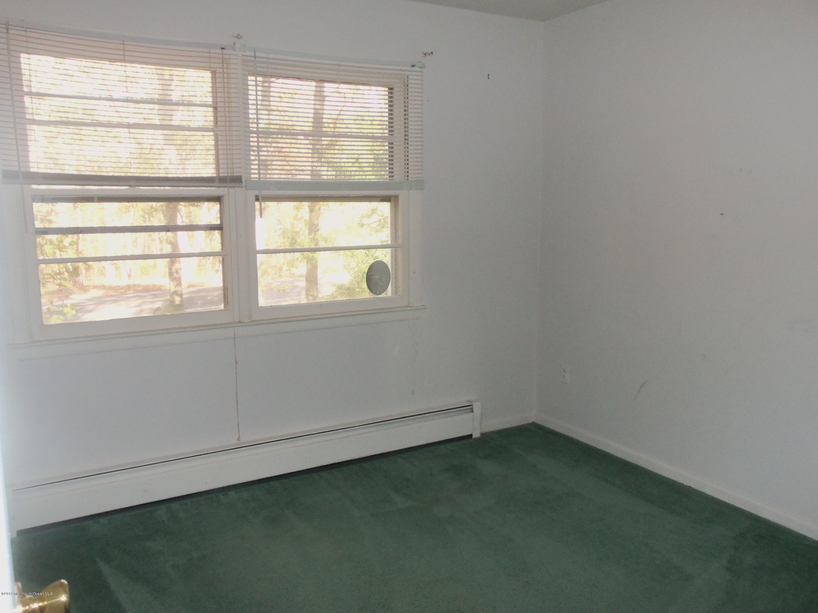 256 Windeler Road Howell, NJ 07731 - Photo 17 of 28 100_4406