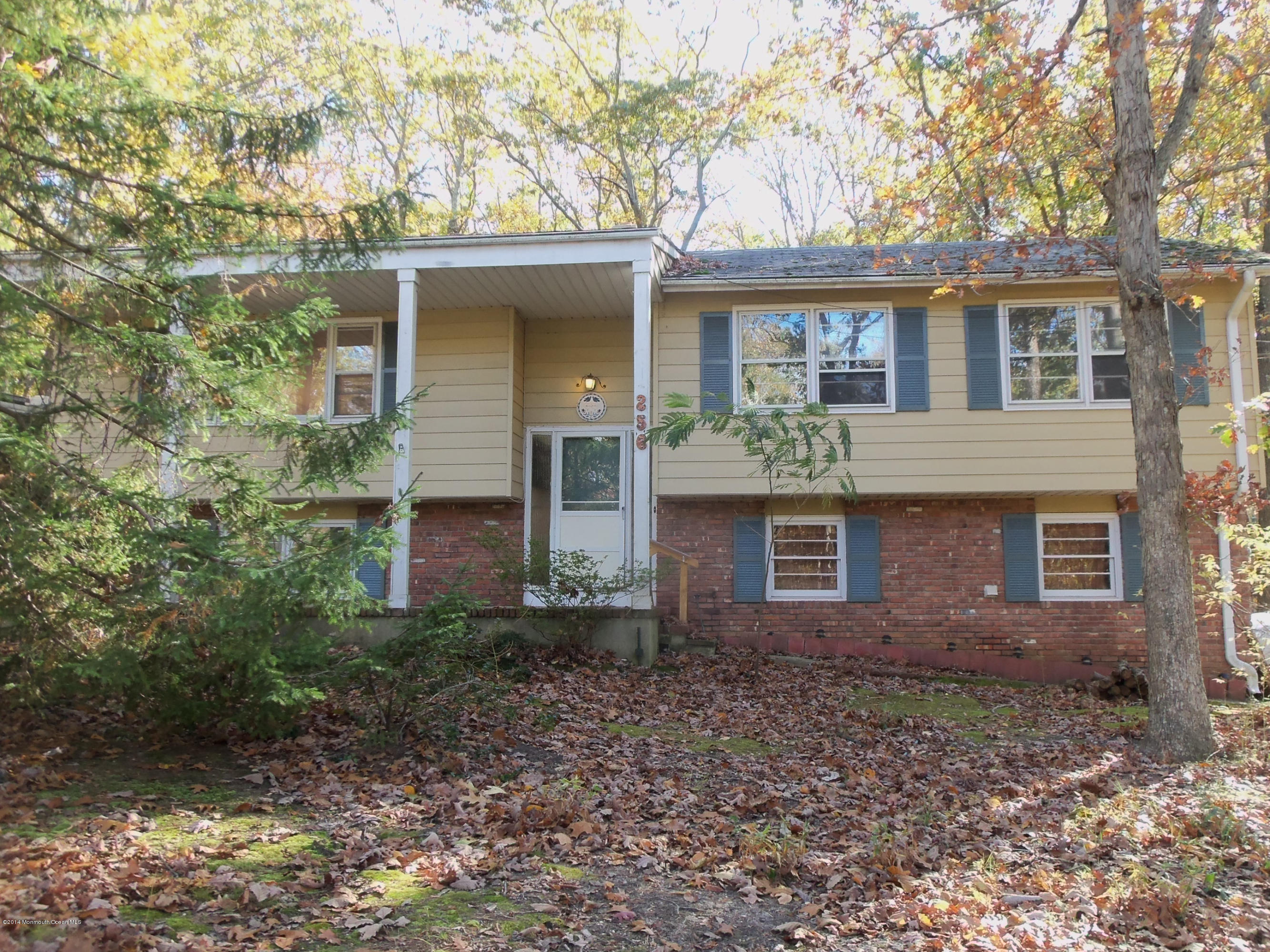 256 Windeler Road Howell, NJ 07731 - Photo 3 of 28 100_4427