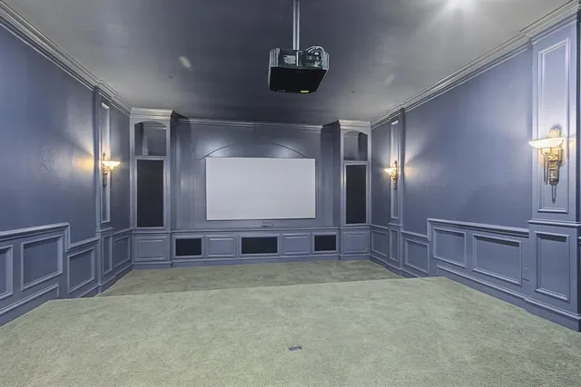 a view of livingroom with hardwood