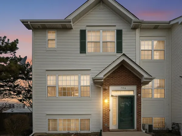 $365,000 | 798 River Walk Drive, Wheeling, IL 60090