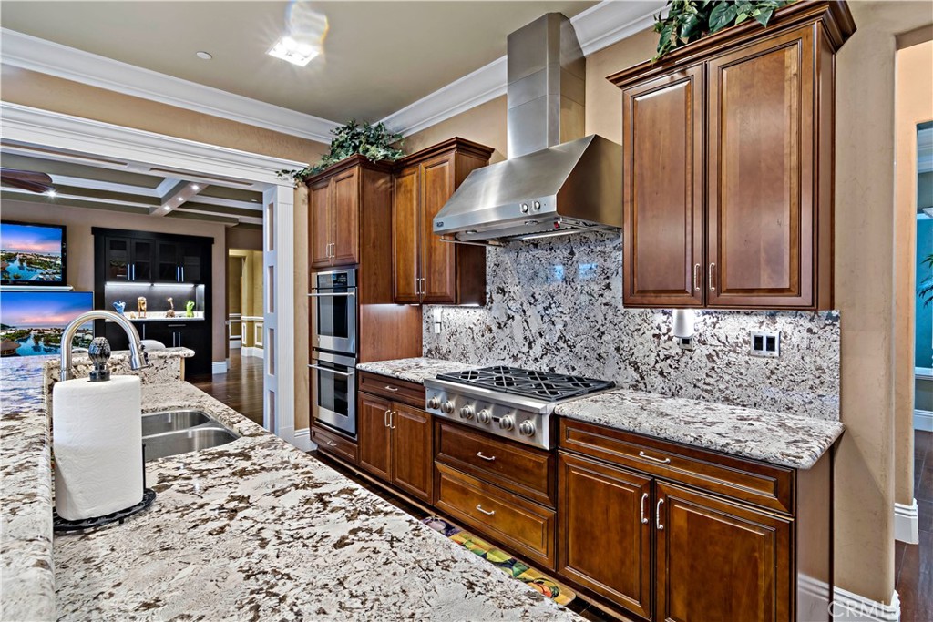 689 Crystal Mountain Circle Riverside, CA 92506 - Photo 19 of 74 Kitchen