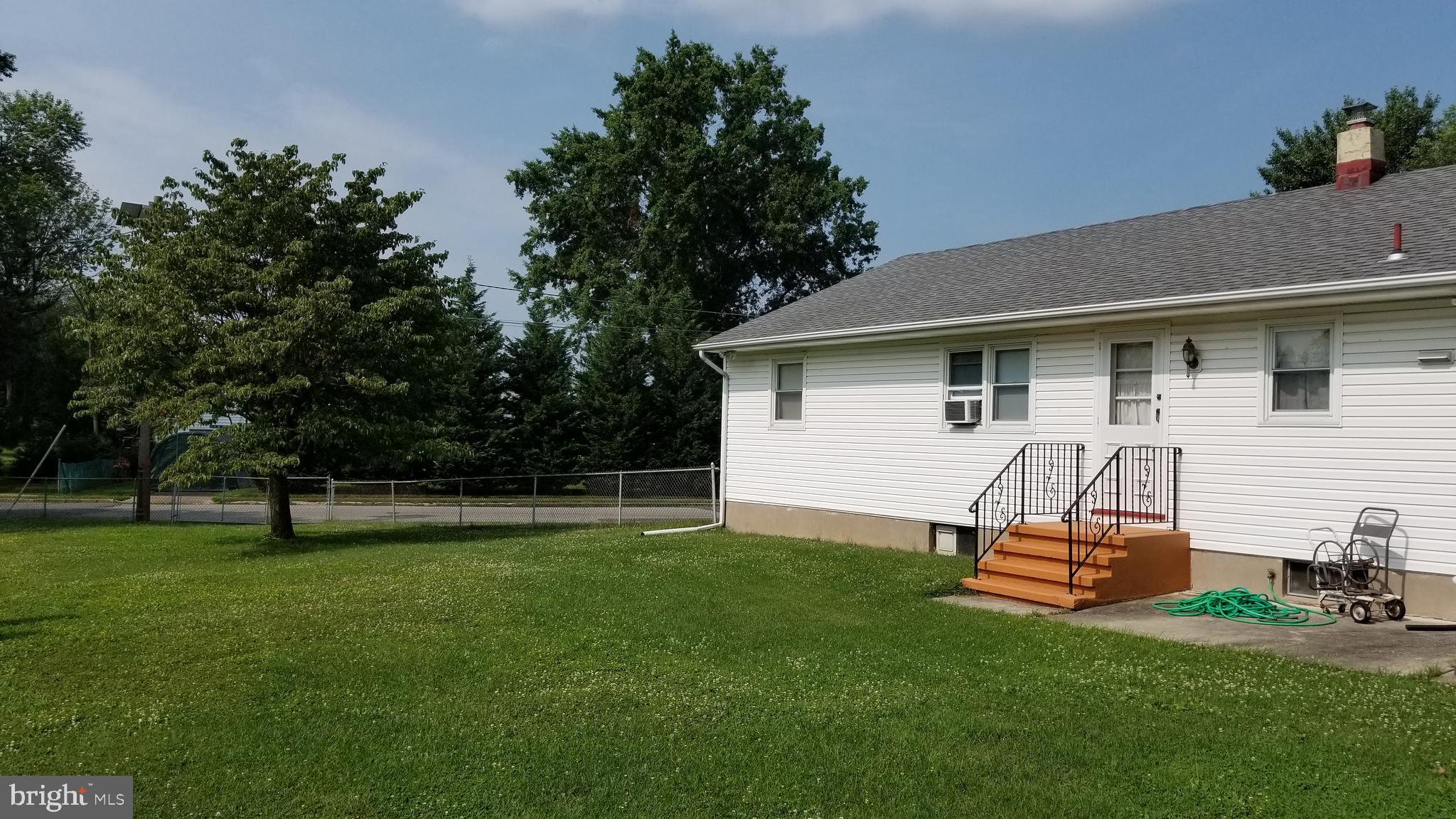 10 Kim Valley Road Hamilton, NJ 08620 - Photo 3 of 17