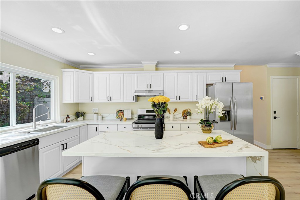 2395 Century Simi Valley, CA 93063 - Photo 3 of 19