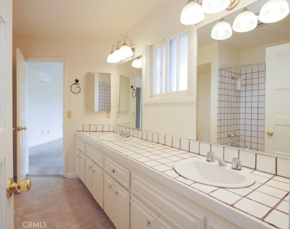 1 Yellow Brick Road Rancho Palos Verdes, CA 90275 - Photo 35 of 67 Jack and Jill Bath