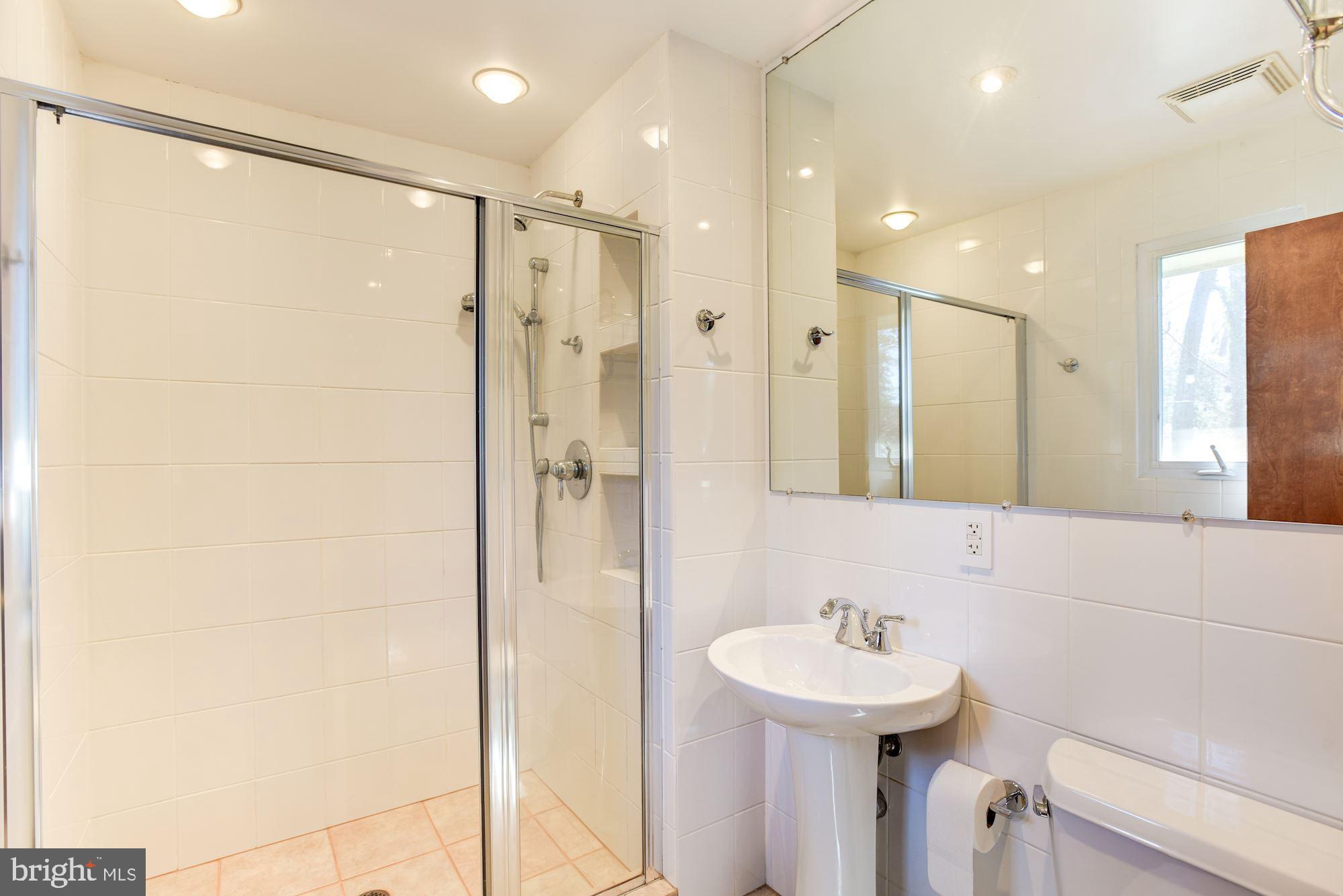 334 Edgewater Road Pasadena, MD 21122 - Photo 13 of 42 Primary Bath