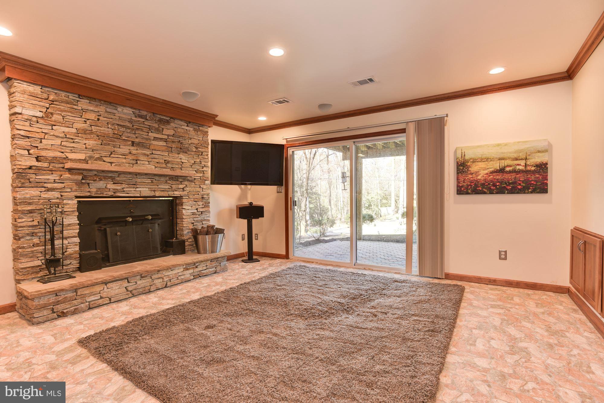 334 Edgewater Road Pasadena, MD 21122 - Photo 19 of 42 Family Room