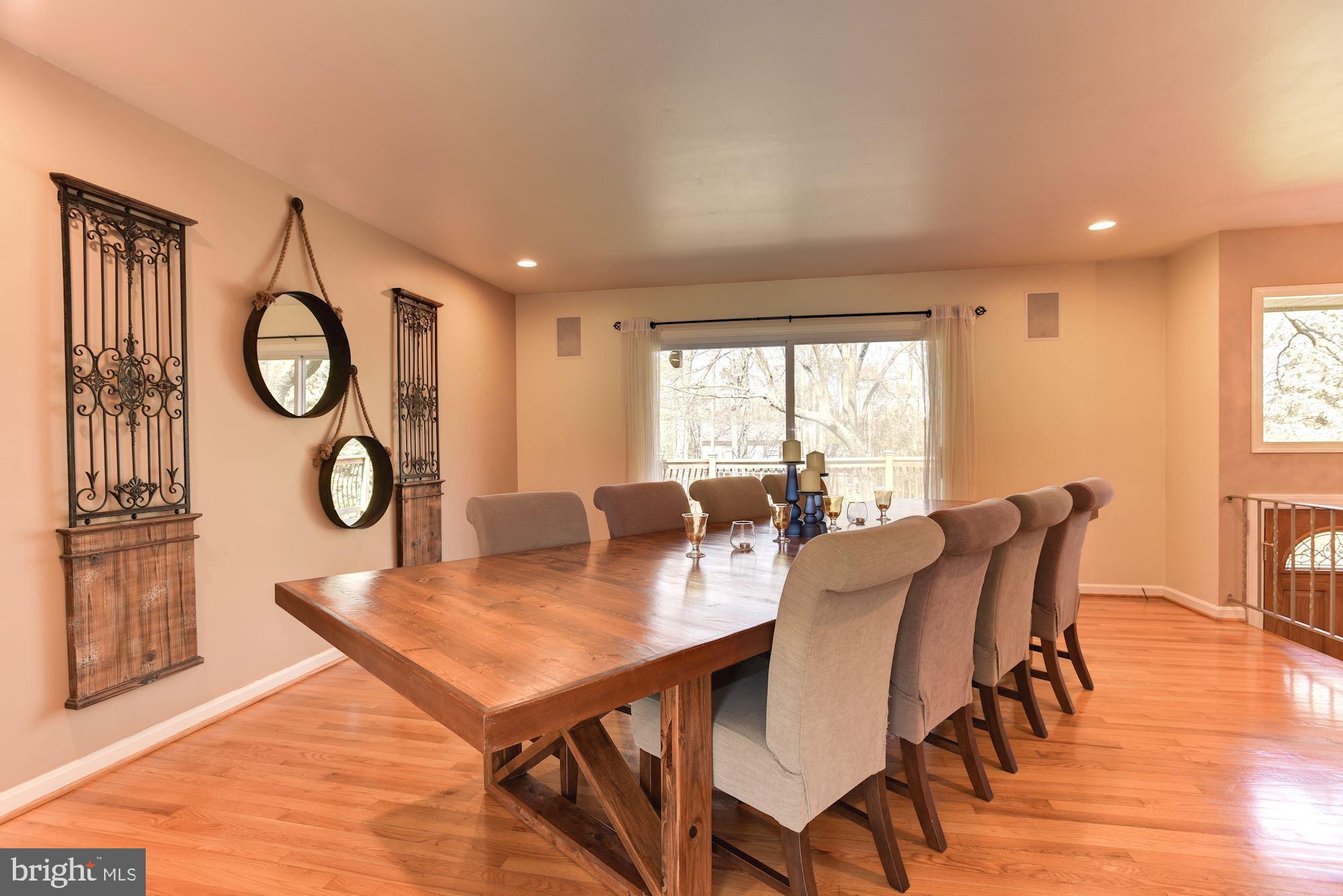 334 Edgewater Road Pasadena, MD 21122 - Photo 2 of 42 Living Room