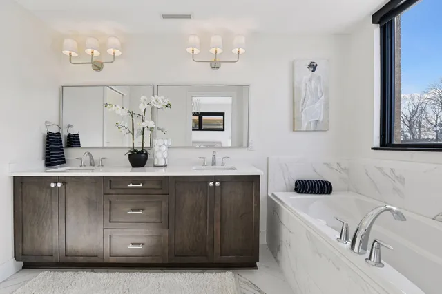 $1,850,000 | 222 Ferndale Road South, Unit 105, Wayzata, MN 55391