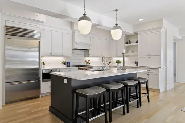 $1,850,000 | 222 Ferndale Road South, Unit 105, Wayzata, MN 55391