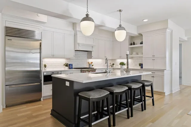 $1,850,000 | 222 Ferndale Road South, Unit 105, Wayzata, MN 55391