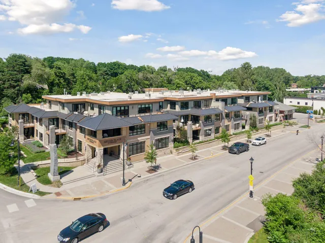 $1,850,000 | 222 Ferndale Road South, Unit 105, Wayzata, MN 55391