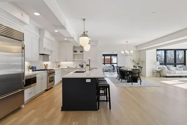 $1,850,000 | 222 Ferndale Road South, Unit 105, Wayzata, MN 55391