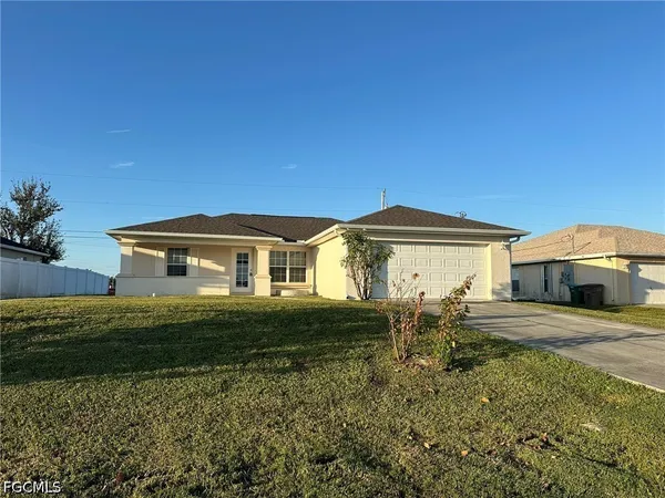 $1,800 | 2207 Northeast 15th Lane, Cape Coral, FL 33909